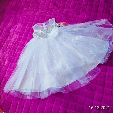 прокат бальных платьев: Продается новые бальные платье очень красивые пышные.с 6 лет до