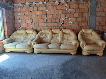 fotelja na razvlačenje za spavanje: Three-seat sofas, Leather, color - Yellow, Used