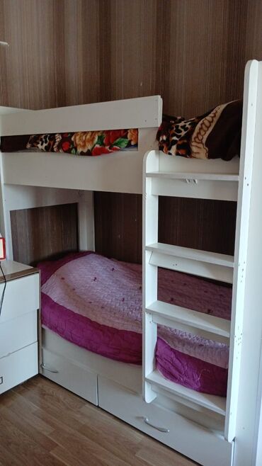 Gəzinti arabaları: Rumiİkimertebe yataq 190₼ satilir .Matraslari var .Unvan Qaracuxur
