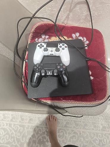 action экшен акшен: Sony PlayStation 4 Slim + 2 геймпада DualShock 4 Комплектация: - — 1