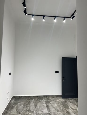 Restoran, kafelər: İcarəyə obyekt – şəhər mərkəzində, tarixi binaların sırasındakı küçədə — 23