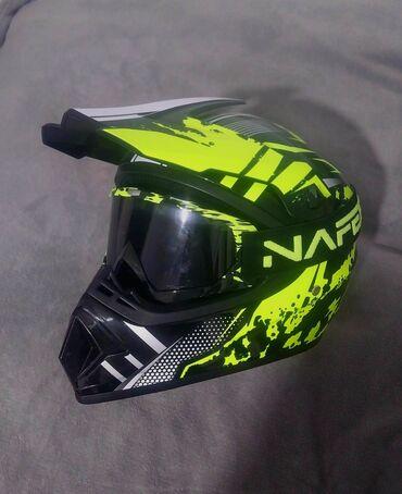 Daraq panellər: Enduro/MX tərzində motosiklet dəbilqəsi və eynək dəsti