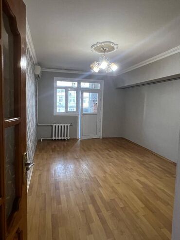 Uzunmüddətli kirayə mənzillər: Ev əşyazsızdır. Qaz,su,işıq daimidir. 3otaqdır. Binanın həyətində — 8