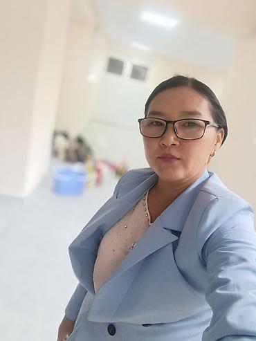 классические женские пиджаки: Женский костюм-двойка в нежно-голубом цвете - Пиджак прямого кроя — 4