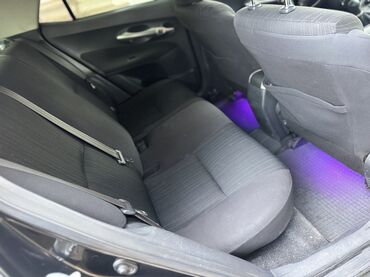 Toyota: Toyota Auris: 1.4 l | 2008 il Sedan — 3