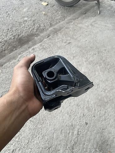 Автозапчасти: Опора двигателя (правая/левая по фото) для Volkswagen/Audi/Skoda/Seat — 1