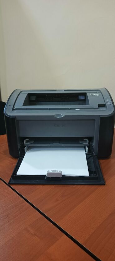 Printerlər: Canon printer. saz vəziyyətdə sadəcə üst krişkası yoxdu. kartric təzə