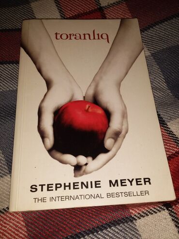 gemi satilir: Stephenie Meyer Toranlıq.Satılır 8manata.Təzədir.İşlənməyib Çatdırılma