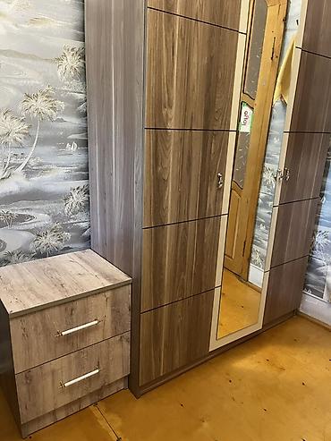 Paltar dolabları, qarderoblar: Geniş güzgülü paltar dolabı - Material: MDF/laminat taxta teksturası — 2