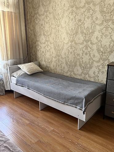 Односпальная кровать, Б/у, С матрасом, длина - 190 см at lalafo.kg Односпальная кровать, Б/у, С матрасом, длина - 190 см