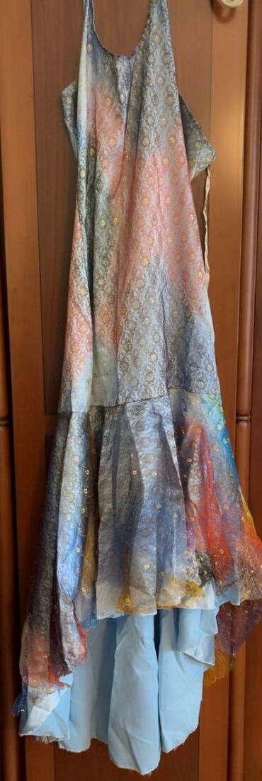 Ziyafət donları: Ziyafət geyimlərinin satışı her rengde var. Qiymetler ferqlidi. 15 azn — 15