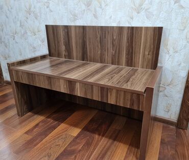 светлого голубой пуфик: Səliqəli vəziyyətdədir. Yeni mebel alındığına görə satılır. Oturacaq