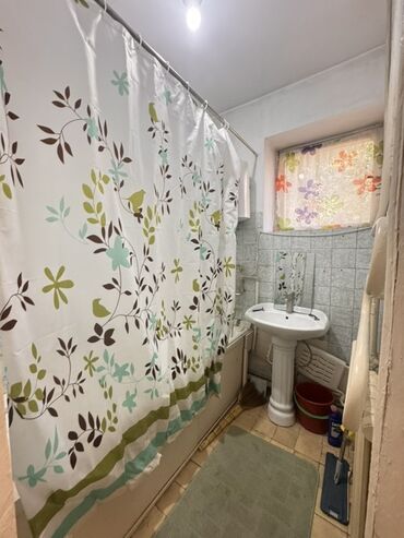 квартиры с котлована бишкек цена: 2 комнаты, 52 м², 105 серия, 1 этаж, Косметический ремонт