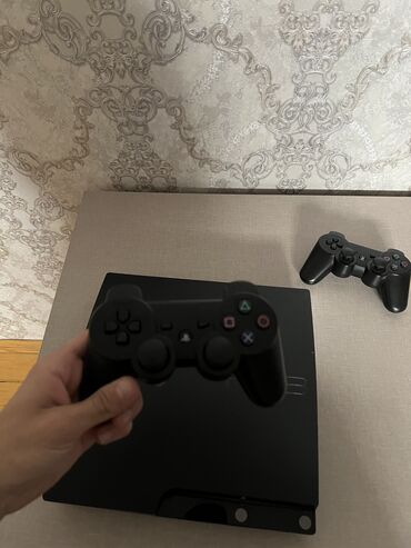 PS3 (Sony PlayStation 3): Playstation 3 ela veziyyetdedir içinde 7 eded oyun var