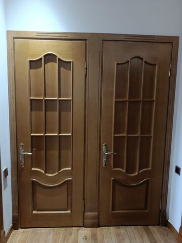 Otaq qapıları: Taxta təbii fısdığ qapı– 1 ədəd (klassik dizayn) - Material: təbii