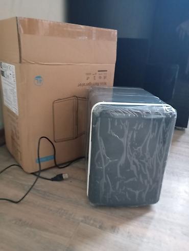 soyuduculari: Təzə Mini soyuducu/isitmə funksiyalı termoelektrik cihaz kosmetika — 1