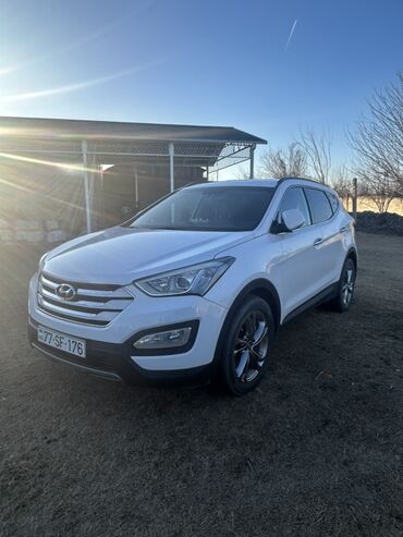 Hyundai Santa Fe, ağ rəngli, şəhər və uzun yol üçün rahat ailə