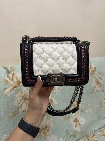кольцо с брильянтом: Классическая сумка, Chanel, Стеганая модель, Женские, Б/у