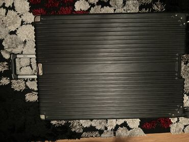 Çamadanlar: 2 defe istifade olunmus camadandir. Boyukdur ve cibleri coxdu sekilde — 3