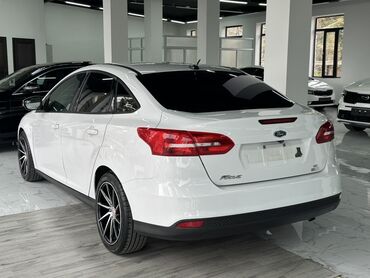 Ford: Ford Focus: 1 l | 2017 il 176526 km Sedan — 6