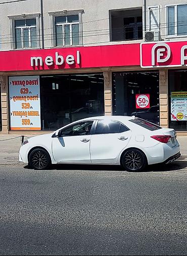 corolla yan guzgu: Toyota Corolla, ağ rəng,sedan gövdə. I - Nömrə nişanı: 99-KY-573 — 6
