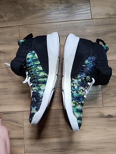 Patike: Reebok patike sa šarenim printom i kaišem na čičak - Model: visoke — 9