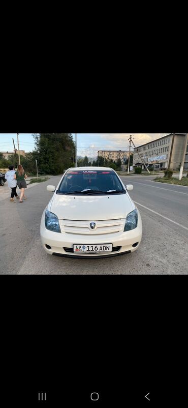 машина в караколе: Toyota ist: 2003 г., 1.3 л, Автоматтык, Бензин, Хетчбек