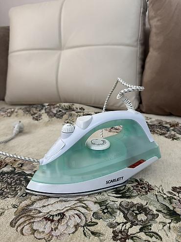 Ütülər və buxarlayıcılar: SCARLETT buxarlı ütü - Kompakt və yüngül korpus, ergonomik tutacaq - — 1