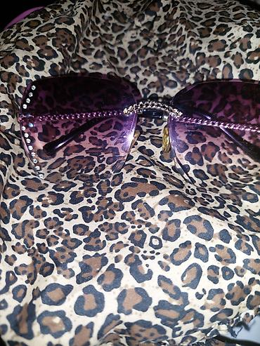 Eynəklər: Biri 10 azn — 11