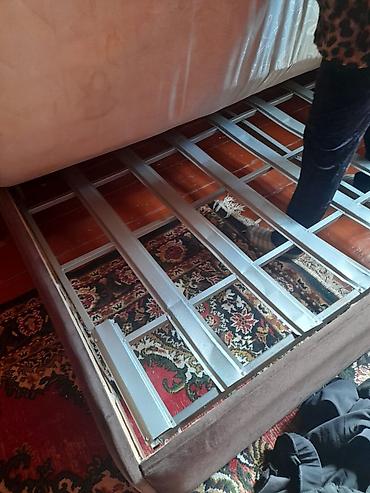 carpayi demir: İki nəfərlik dəmir çarpayı və döşək dəsti - Ölçü: təxmini 140–160 sm — 1