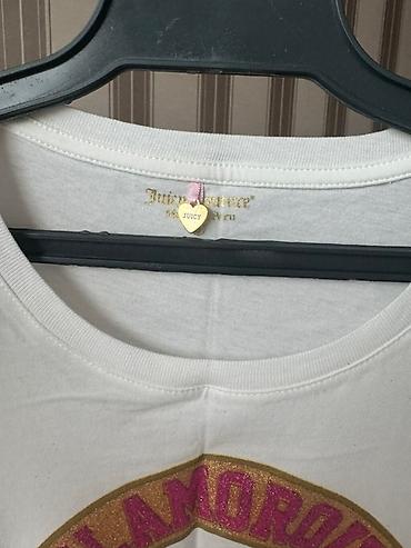 juice couture: Белая футболка от Juicy Couture с круглым вырезом. На груди расположен — 4