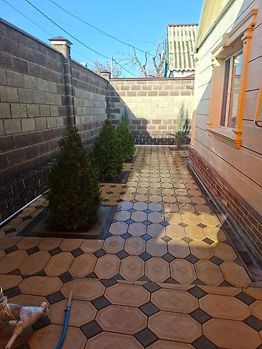 Продажа коттеджей и домов: Срочно продается отличный дом в селе Восток Площадь 74 кв.м. Жилых — 14