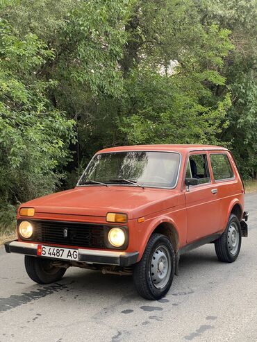 авто бу в рассрочку от частного лица: ВАЗ (ЛАДА) 4x4 Niva: 1985 г., 1.6 л, Механика, Бензин