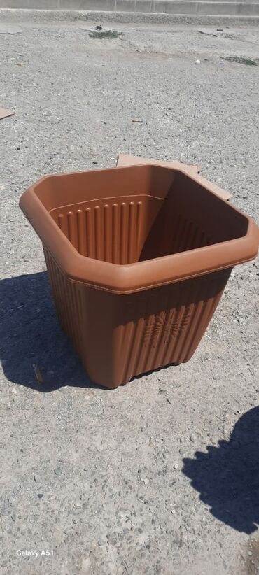 Bitkilər üçün dibçəklər: Dibceklər gulqabilar duzbucaqli yumru asilqan kvadrat — 9