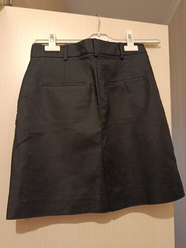 Юбки: 1 Юбка Манго, черная, размер XS 2 Юбка бандажная, размер S 3 Юбкаа — 2