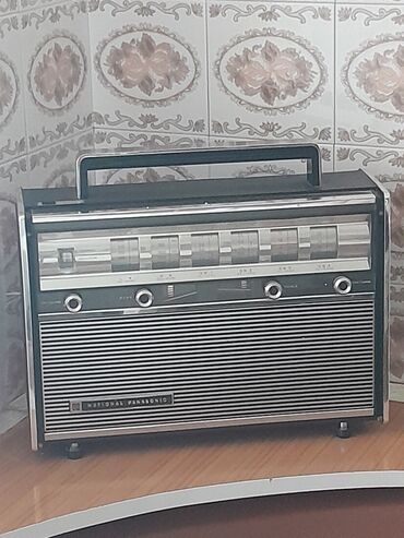 Minidisk və disk pleyerlər: Radio. Brend : PANASONİK. 1975 - ci ilin istehsalı. İşlək