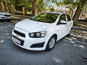avtomobil qaldirici qurgu: Chevrolet Sonic: 1.4 л | 2012 г. 104000 км Седан