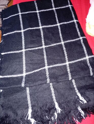 Kape, šalovi i rukavice: Kape zenske,muske,deciji i salovi.Novo i kao novo kape po 250d salovi — 13