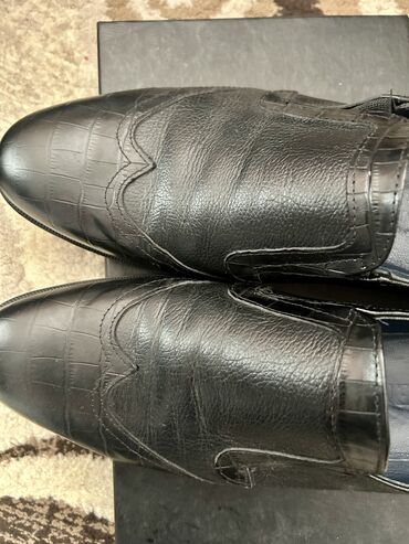 Ayaqqabılar: Klassik kisi ayaqqabisi, deridi, az geynilib, bahali ayaqqabidi,razmer — 7