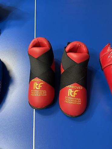 Шлемы: Продаю недорого Комплект экипировки для тхэквондо (ITF) Состав: - — 1