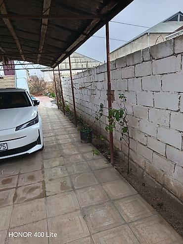 Dam örtükləri: 2 mertebe 250 kv 8 otaq 4 aşağı 4 yuxarı Market əsas yola 200 metr — 2