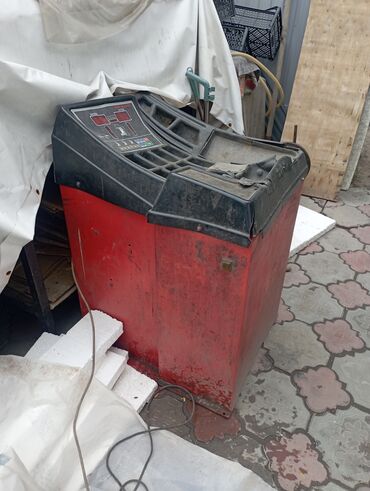 станок для расточки: Продаю балансировку на запчасти.15000сом.т