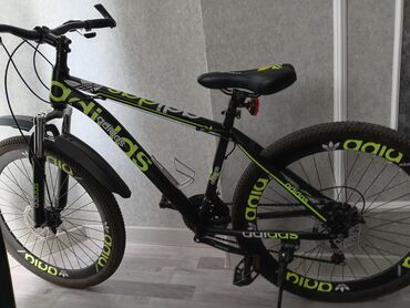 velosebedler: Yeni Şəhər velosipedi Adidas, 28", Ünvandan götürmə