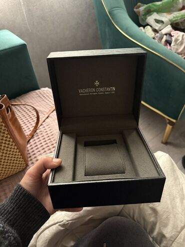 фатзорб оригинал и подделка как отличить: Vacheron Constantin brendinə məxsus qara rəngli saat qutusu. Qutu qara