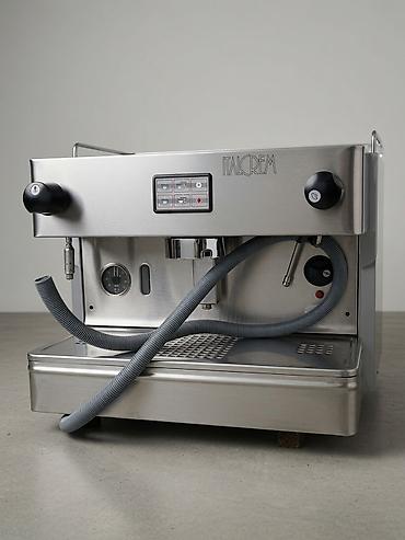 Italcrem peşəkar espresso/kofe aparatı - Korpus: tam paslanmayan