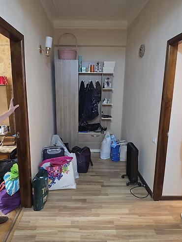 xacmaz ev satilir: Qorodok naprotiv Evropa otel 
5/3 stalinka 
2 komanti 
sredniy remont — 2