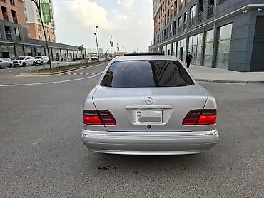 mercedes spacer: Mercedes-Benz E-Class (W210) sedan – gümüşü rəng, 4 qapı, klassik — 7