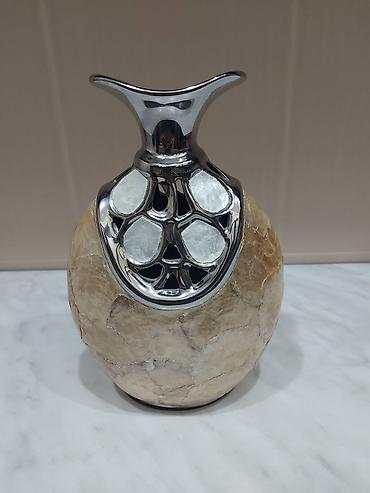 Vazalar: Bir vaza, Metal — 3