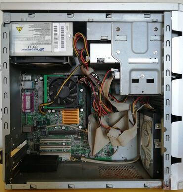 pegla na paru za kosu cena: Desktop računar Pentium 4 sa Windows XP sistemom 3000 din. Desktop