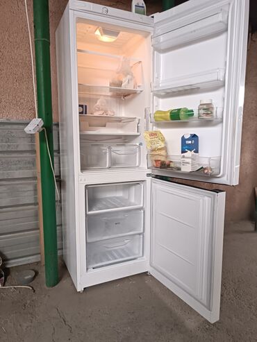 холодильник берекет гранд: Холодильник Indesit, Двухкамерный at lalafo.kg холодильник берекет гранд: Холодильник Indesit, Двухкамерный